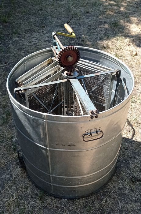 Медогонка на 4 великі рамки