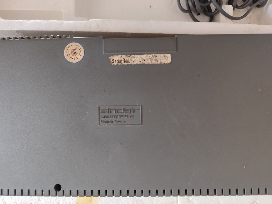Spectrum ZX +2 a funcionar ainda com caixa.