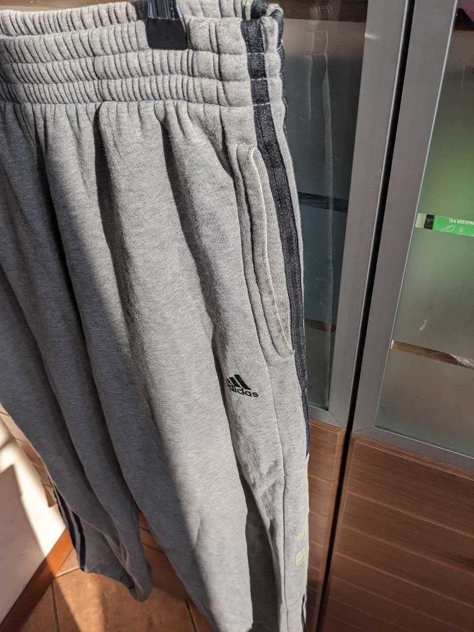 Adidas теплі штани на утяжках розміру M Оригінал