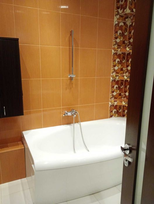 Оренда. вул. Сахарова, 80-А Новобуд Ближній центр Трирівнева. Паркінг!