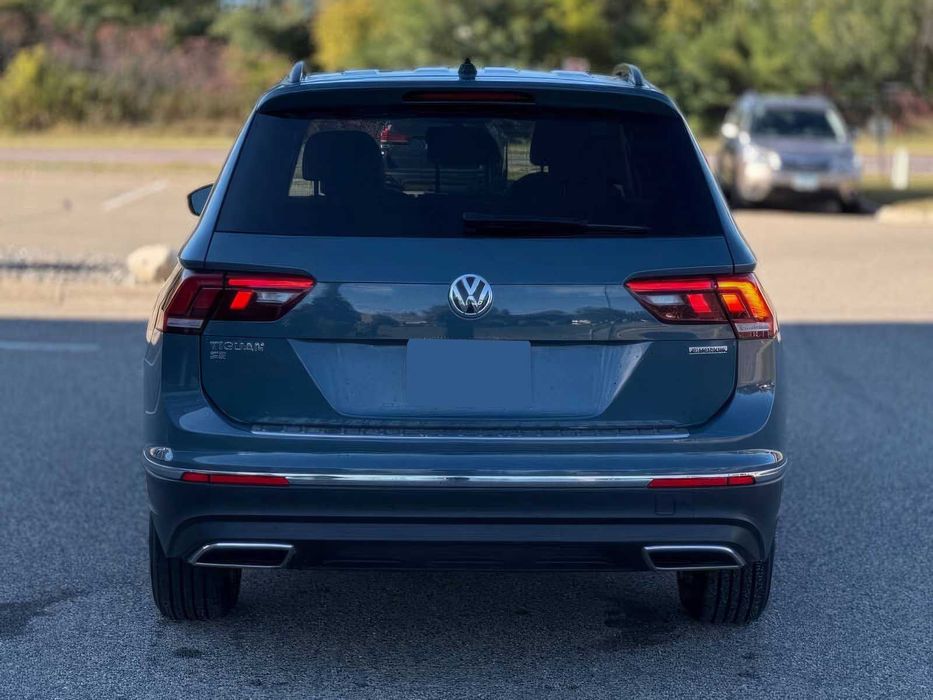 Volkswagen Tiguan      2021