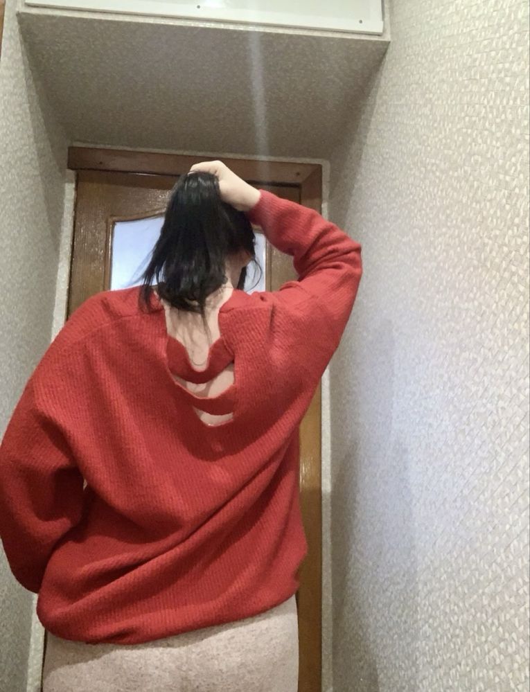 Светр жіночий червоний