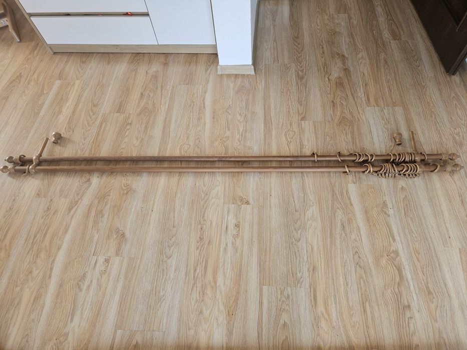 Karnisz drewniany jasny 236 cm długość