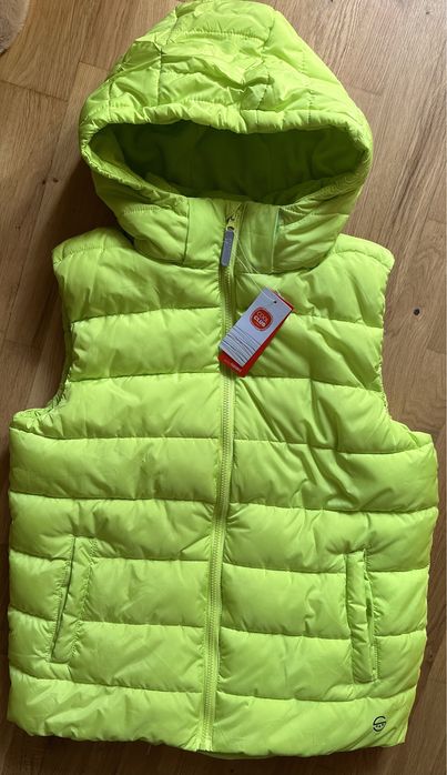 Продам жилетку с капюшоном Cool Club на рост 176 см.