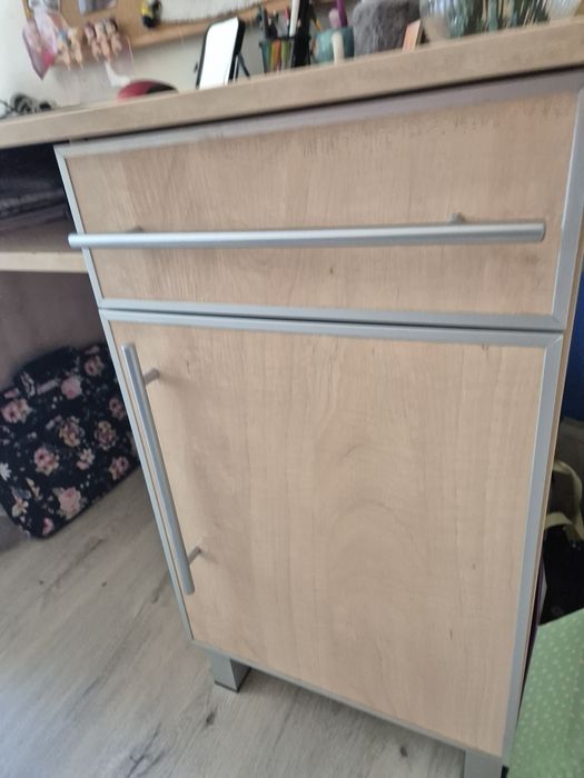 Duże solidne biurko