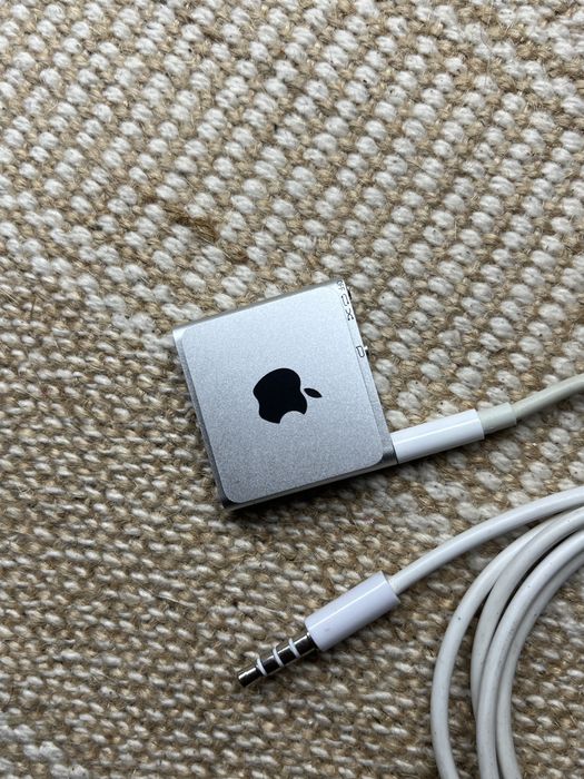 Apple iPod Shuffle 4 gen 2GB + kabel USB