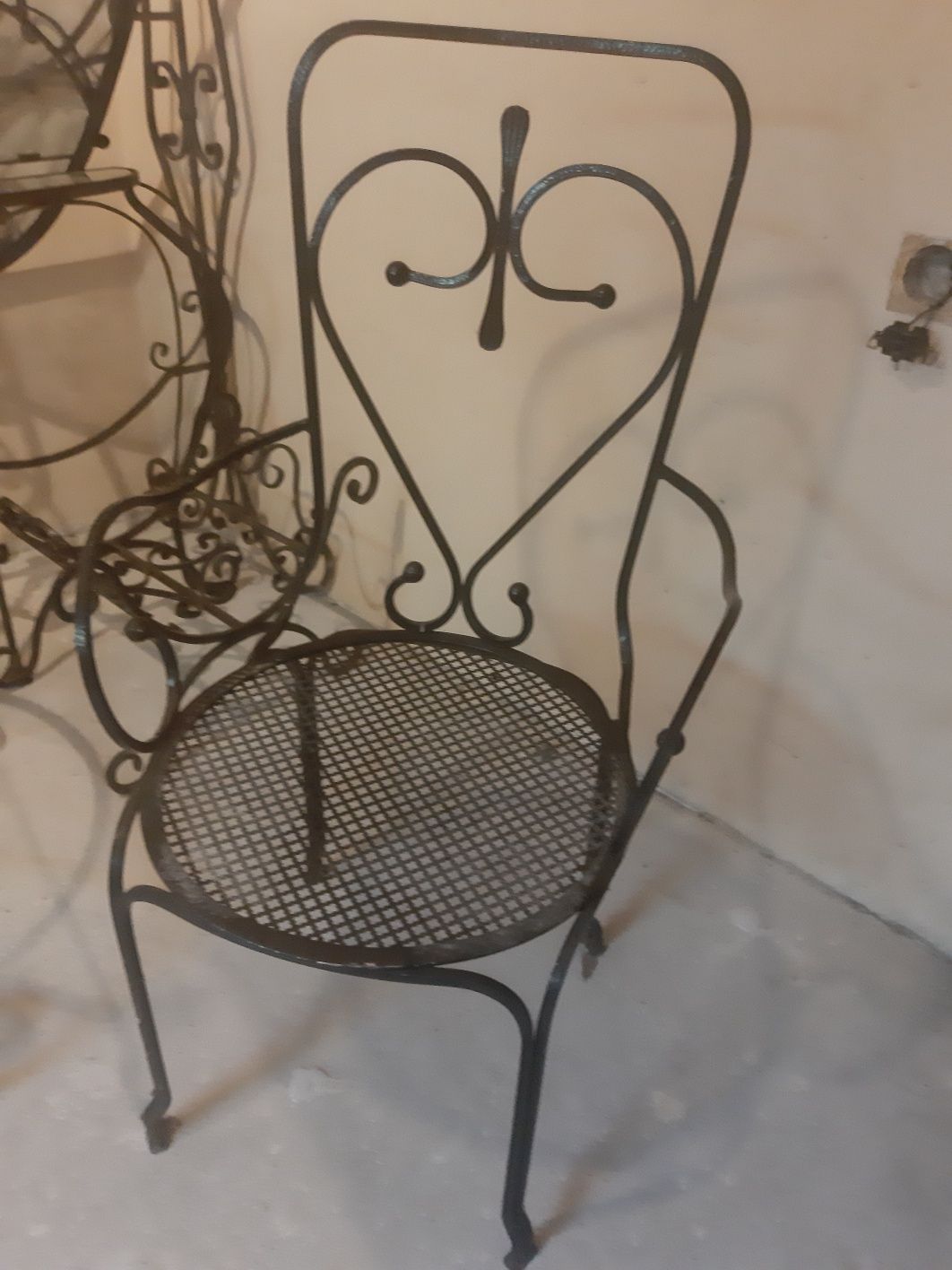 Kowalstwo artystyczne, krzesła metalowe