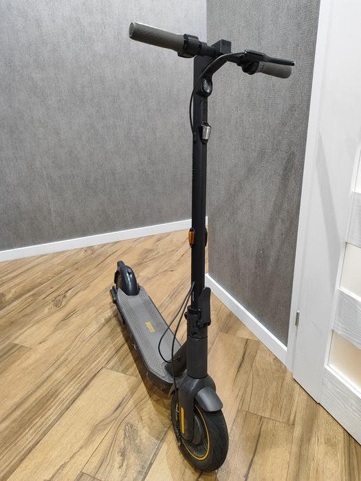 Самокат Ninebot G30e II Max