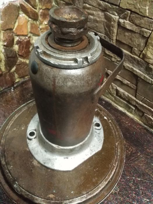 Продам домкрат 12 т