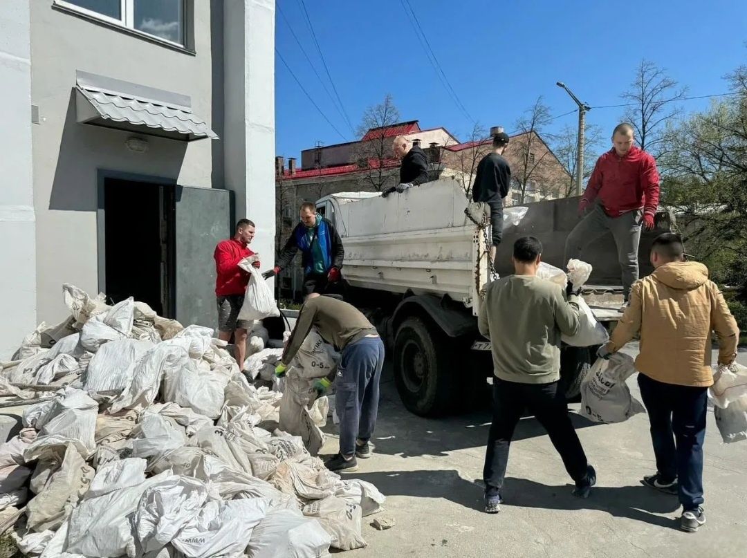Вывоз мусора зил газон , грузчики , вывоз строительного мусора Харьков