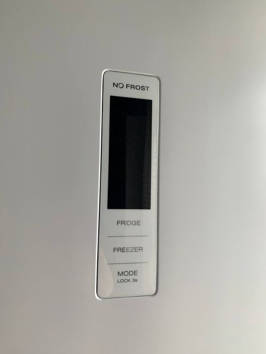 Холодильник майже новий дуже вмістимий економить  електроенергію