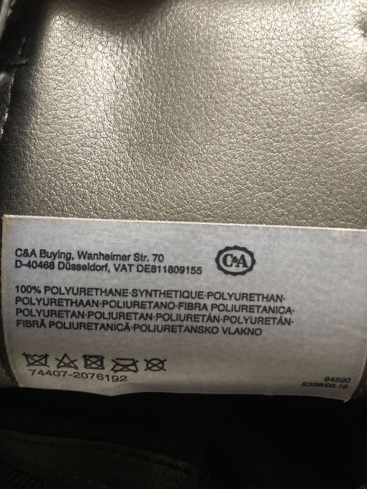 Carteira preta pequena c&a