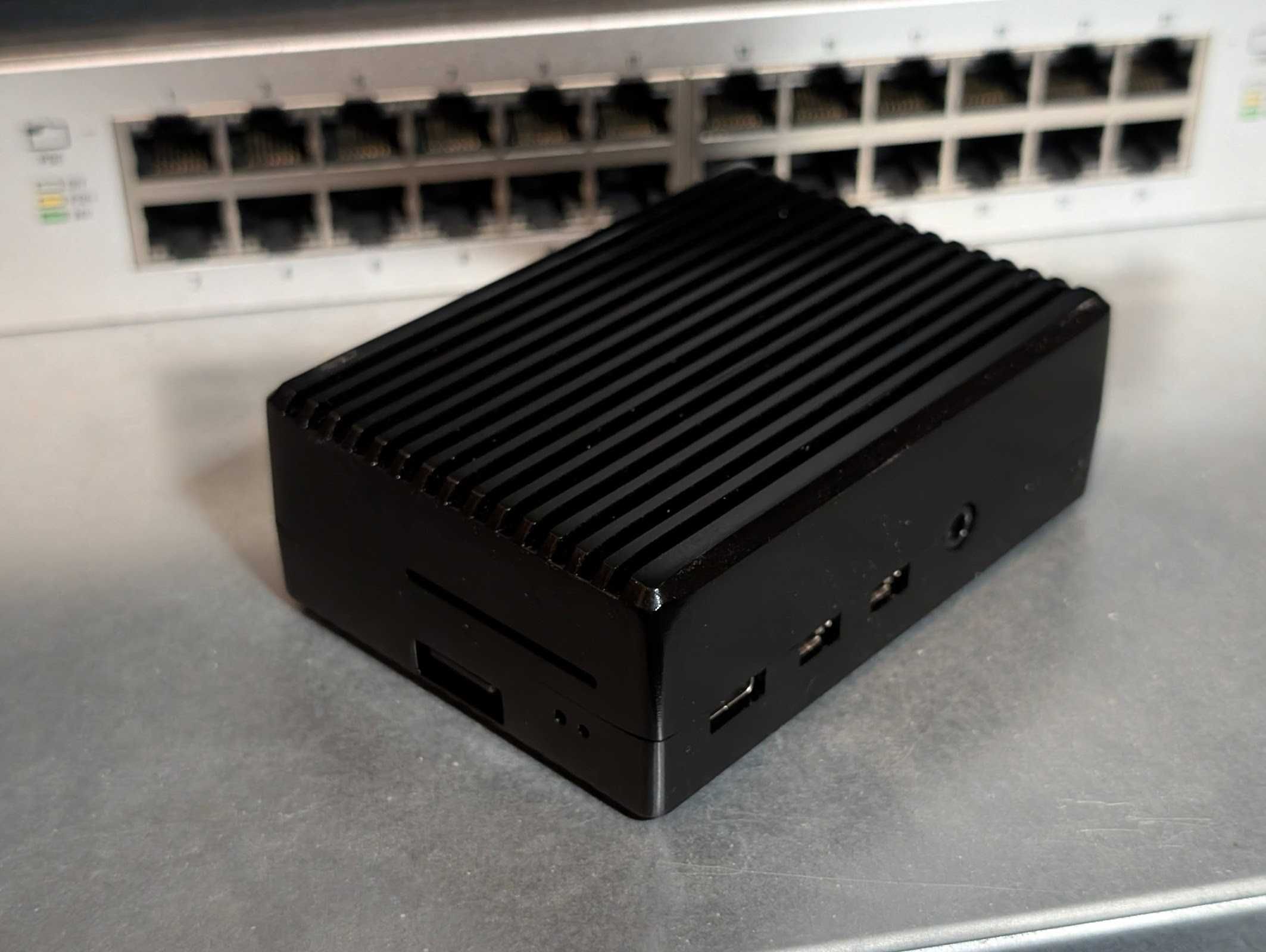 Raspberry Pi 4 8GB у комплекті із алюмінієвим корпусом