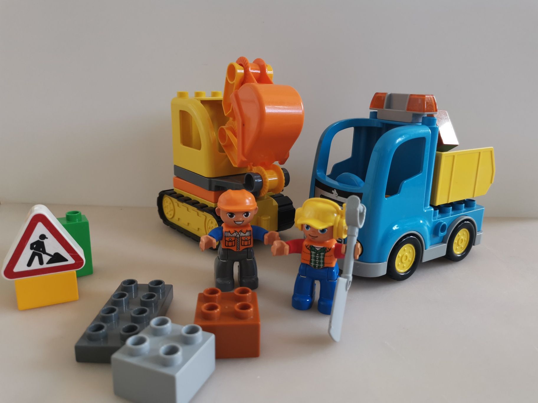 10812 lego duplo Ciężarówka i koparka gąsienicowa
