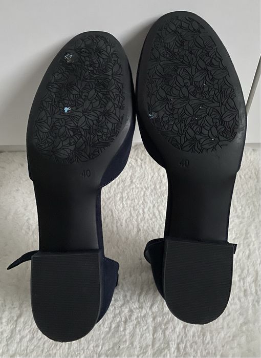 Granatowe damskie czółenka Graceland z zabudowanym przodem - stylowe!