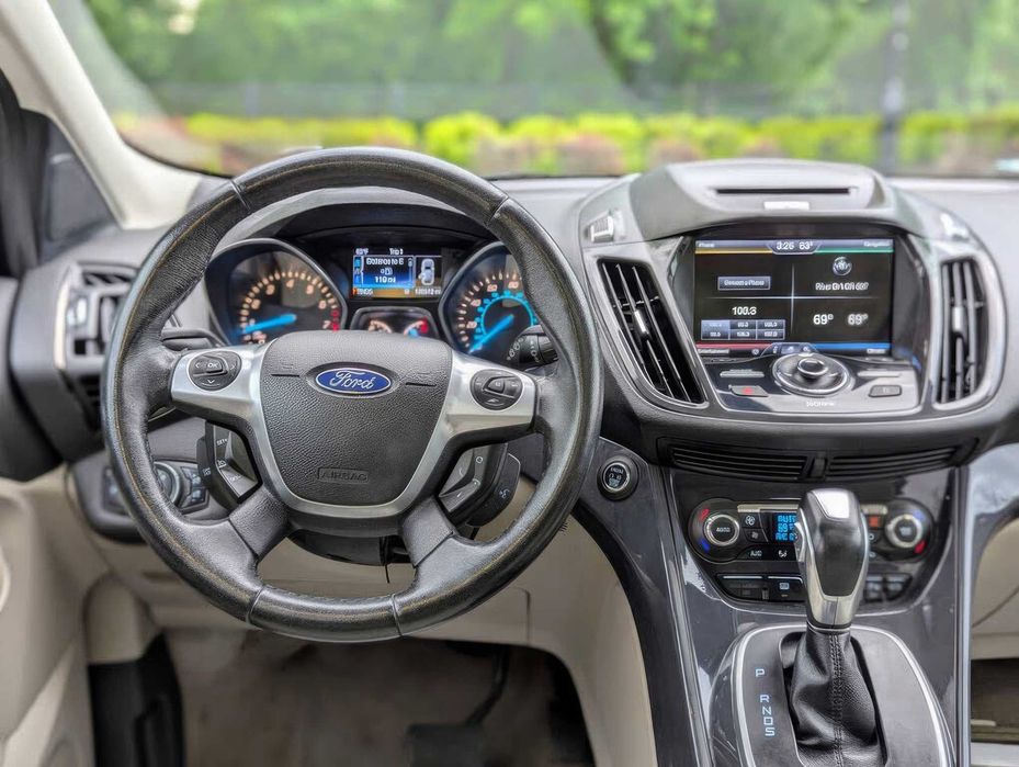 Ford Escape Titanium      2014