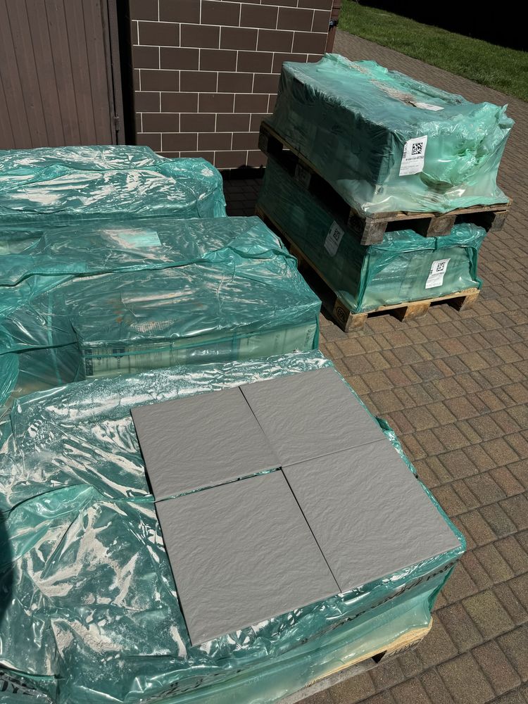 Gres 30x30 gatunek 1 - 79,20m2 TYLKO CALOSC