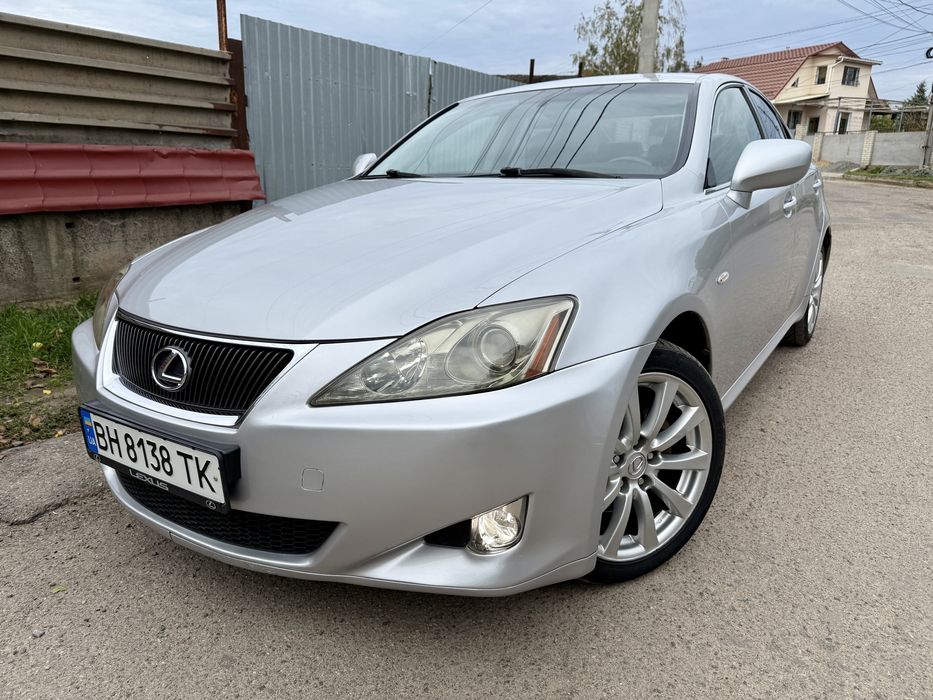 Продам Lexus Is 220d