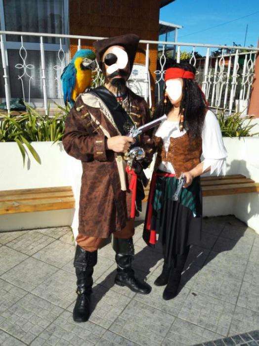 Trajes/fantasias de carnaval ou passagem de ano, casal (pirata)