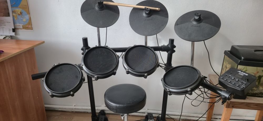 Електронна ударна установка Alesis Turbo