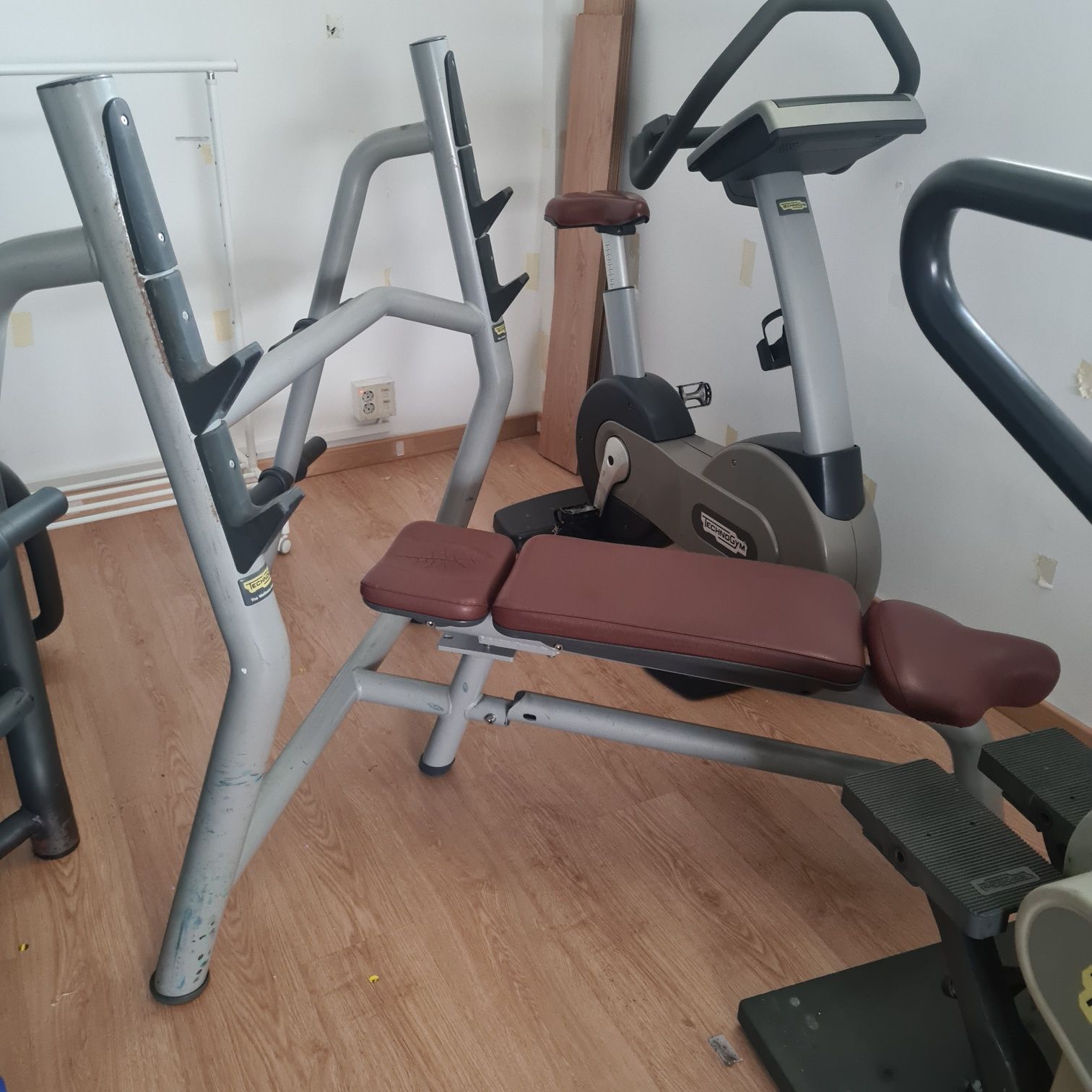 Maquina supino musculacao technogym