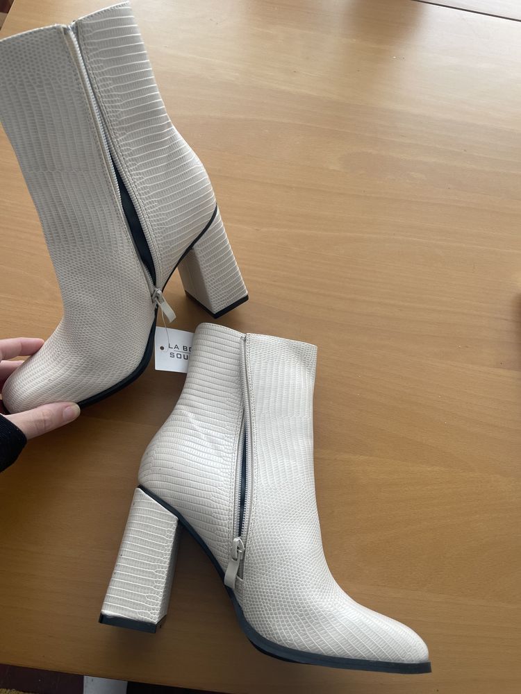 Botas Brancas - Com etiqueta