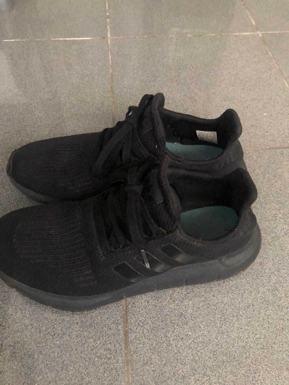 Sapatilha Adidas Swift Run – EUR 43 | Preto
