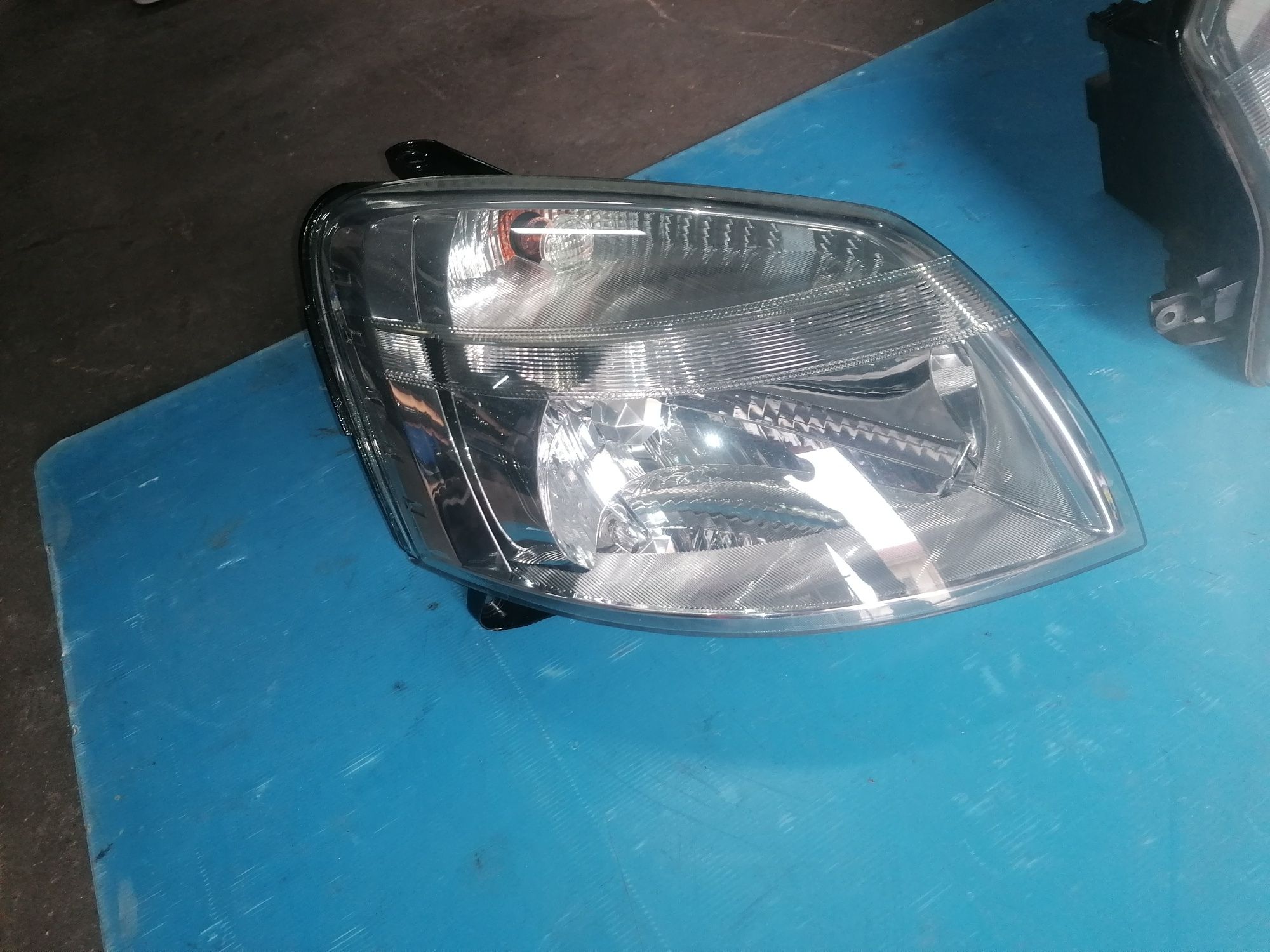 Óptica ou farol Citroën berlingo ou peugeot partner de 2002 a 2008