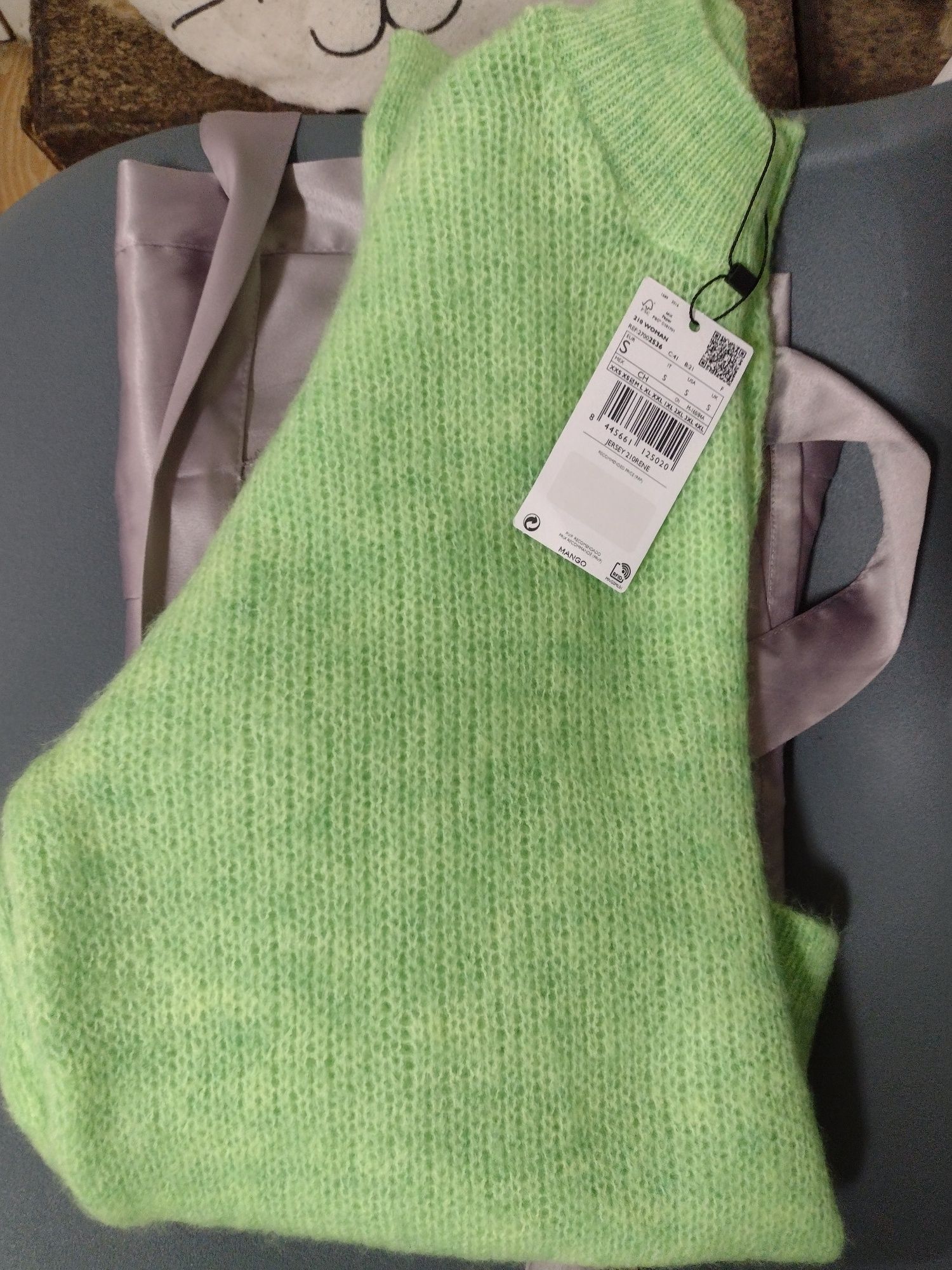 Camisola de Malha Verde Mango 

Tamanho S

Novo com etiqueta.

Vendo p