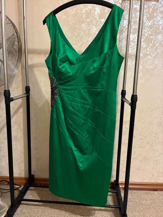 Сукня жіноча вечірня