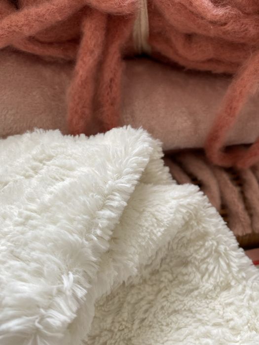 Biały kominek dziecięcy