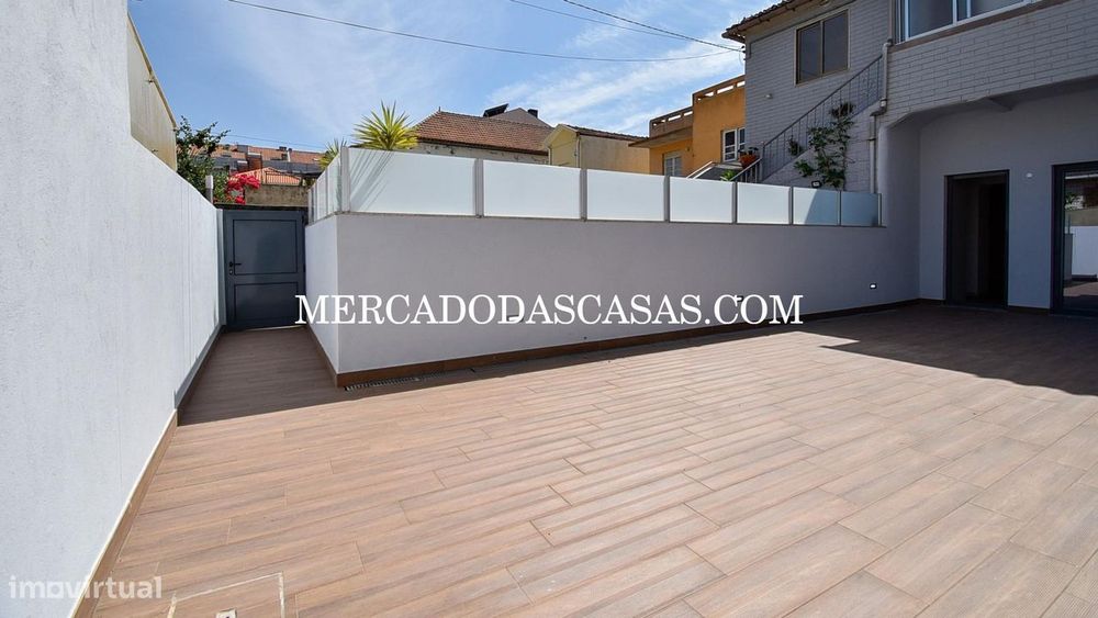 T3 Restaurado no Coração de Espinho com Terraço