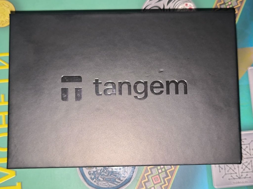 Криптогаманець Tangem Ring Wallet 2.0 набір з 2 чорних карток та 1 кіл
