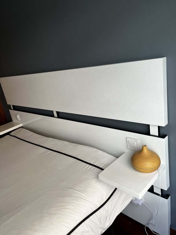 Estrutura de cama Pikolin com cabeceira de madeira maciça led embutido