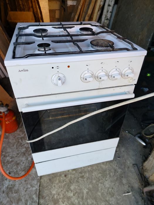 Kuchenka gazowa z piekarnikiem elektrycznym