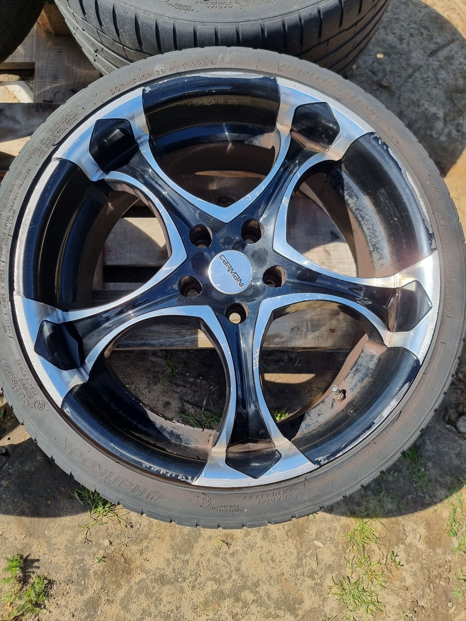 4x Felgi aluminiowe 5x114.3 z oponami letnimi 235 35 r19 Hankook