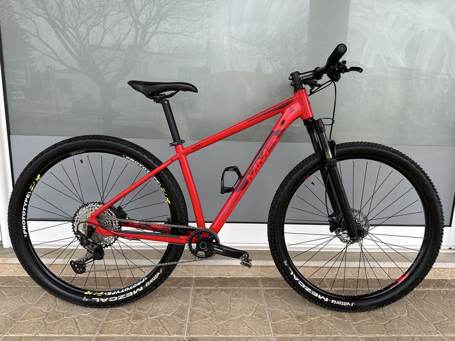 Bicicleta de BTT roda 29 - bem equipada