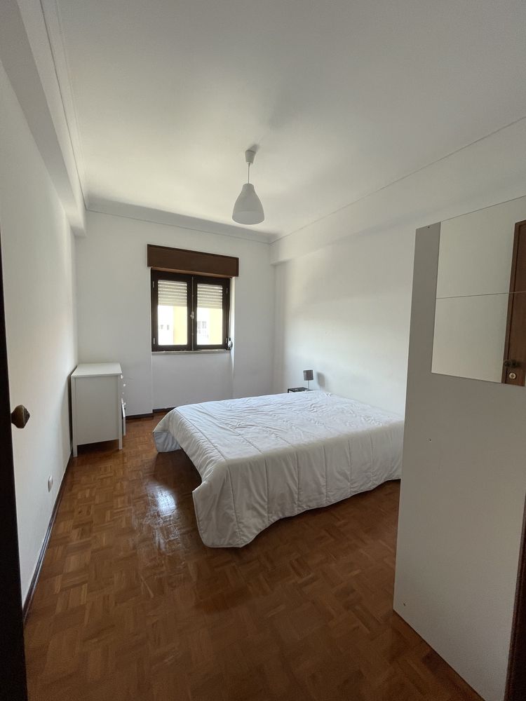 Quarto casal sem caução Amadora/ Vendas novas