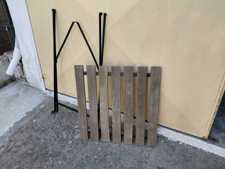 Mesa de jardim ou varanda dobrável em madeira