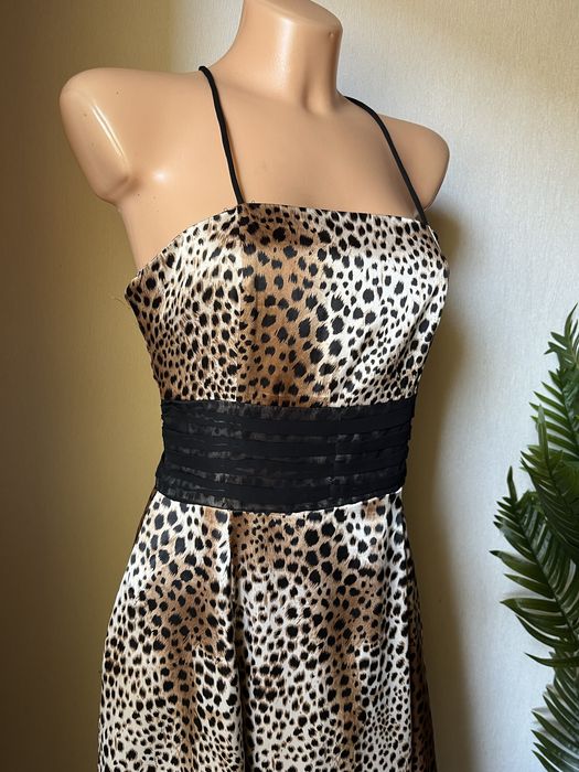 Letnia sukienka midi na ramiączkach w panterkę Monnari L 40