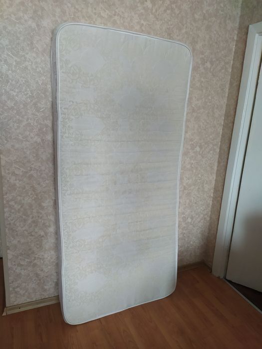 Ортопедичний матрац фірми Неолюкс.