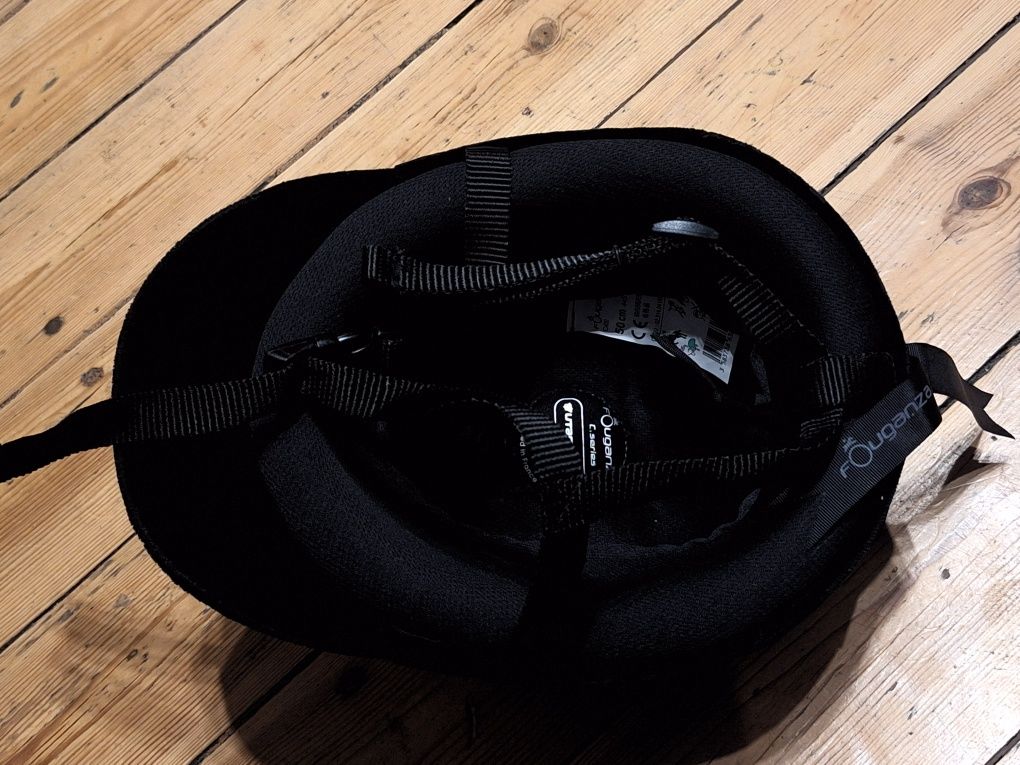 Czarny kask jeździecki toczek Fouganza C400  rozmiar 50 cm