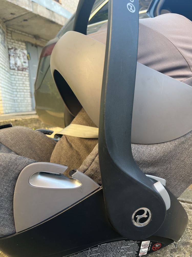 Автокрісло cybex  з системою ізофікс та адаптерами
