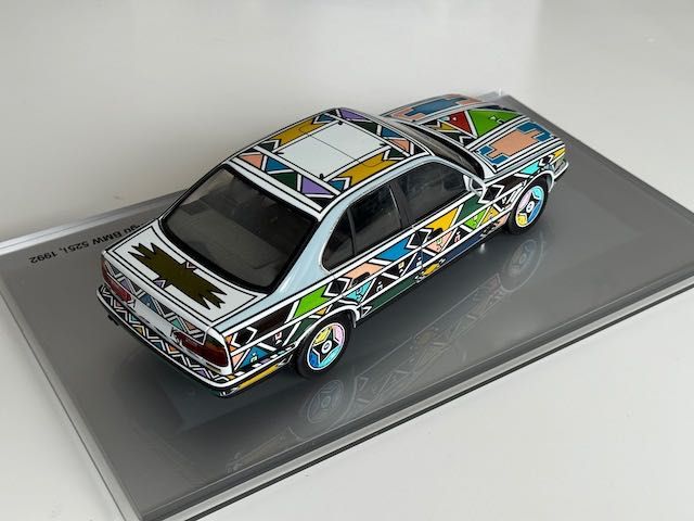 1:18 MINICHAMPS BMW 525i E34 Limousine / ArtCar by Esther Mahlangu