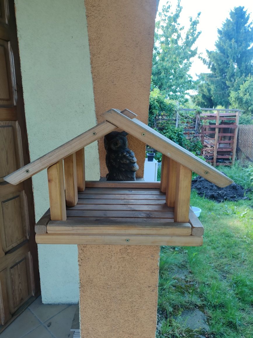 Karmnik dla ptaków drewniany