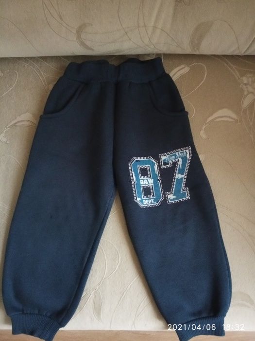 Костюм спортивный на мальчика 2-3 года