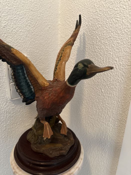 Pedesttal em marmore iluminado