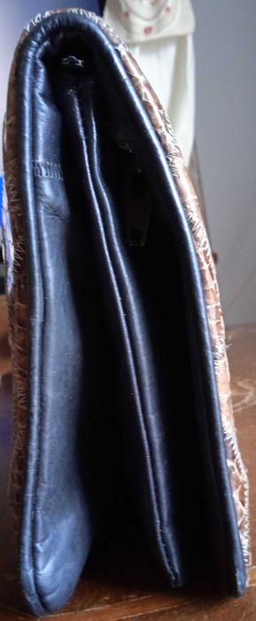 Clutch, clássica, em pele de cobra