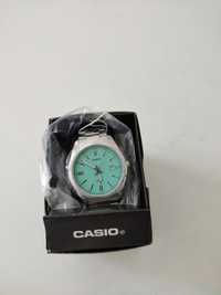 Zegarek Casio - srebrny