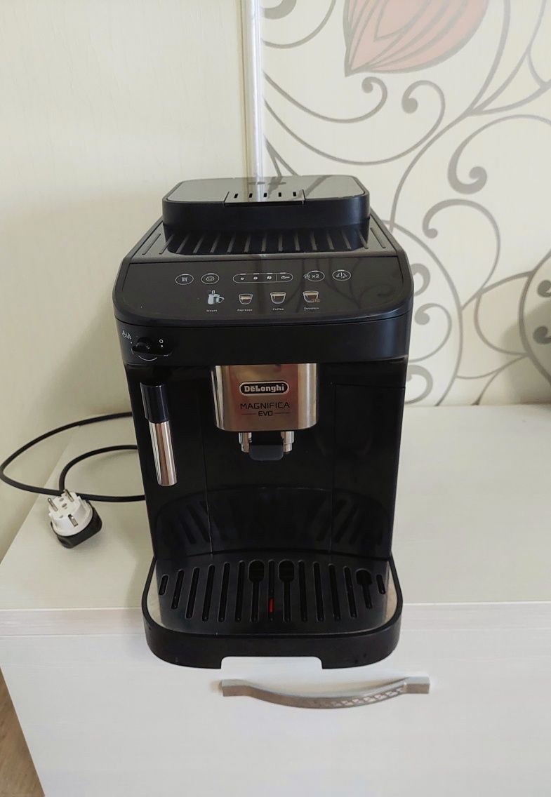 Delonghi Magnifica EVO автоматична кавомашина